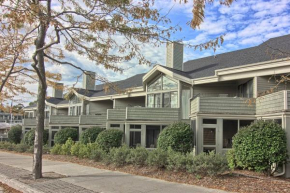 202 Pointes North Inn
